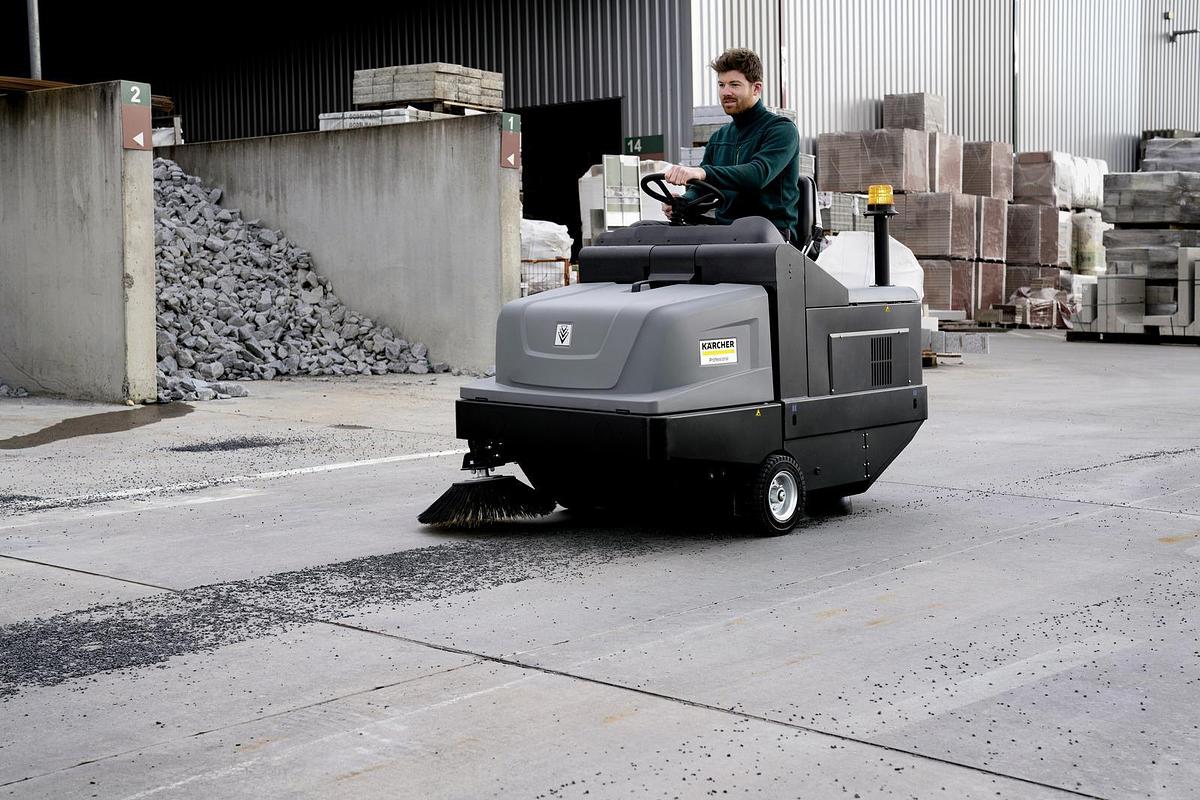Vacuum sweeper KM 105/180 R Bp Pack Li+FC