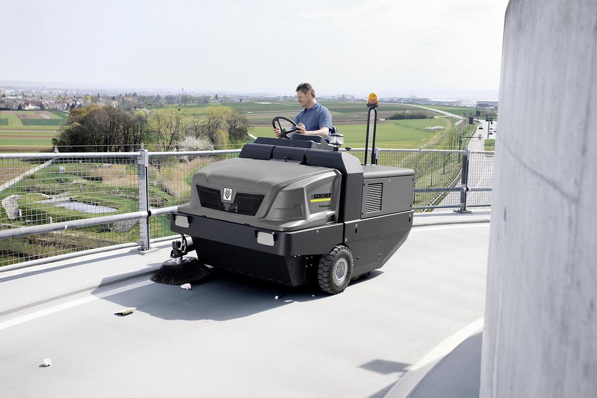 Vacuum sweeper KM 150/500 R LPG
