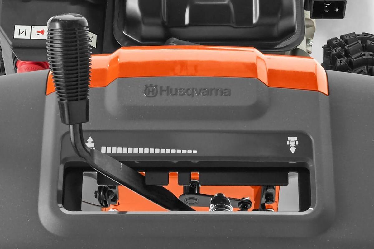 Husqvarna ST124 Snow Blower