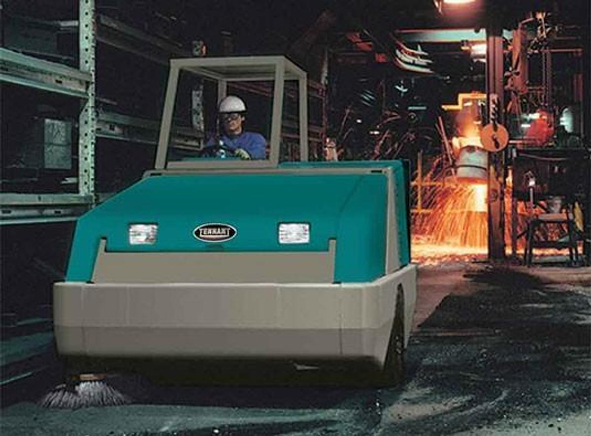 800 Industrial Ride-On Sweeper