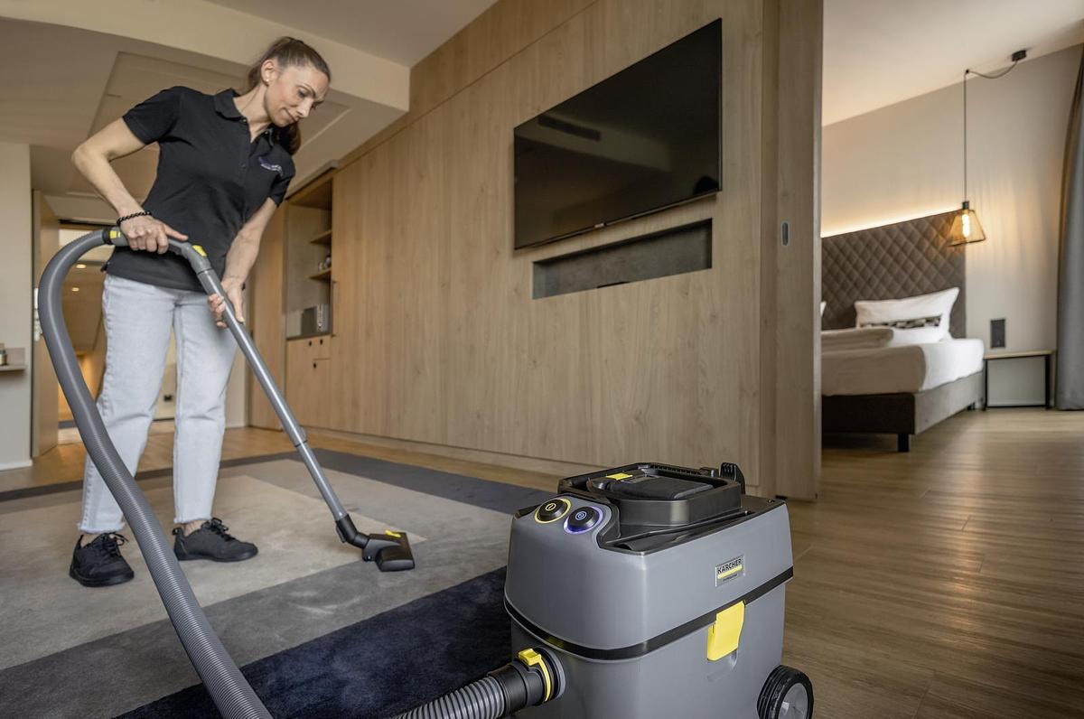 battery-powered vacuum cleaner T 15/1 Bp Adv HEPA