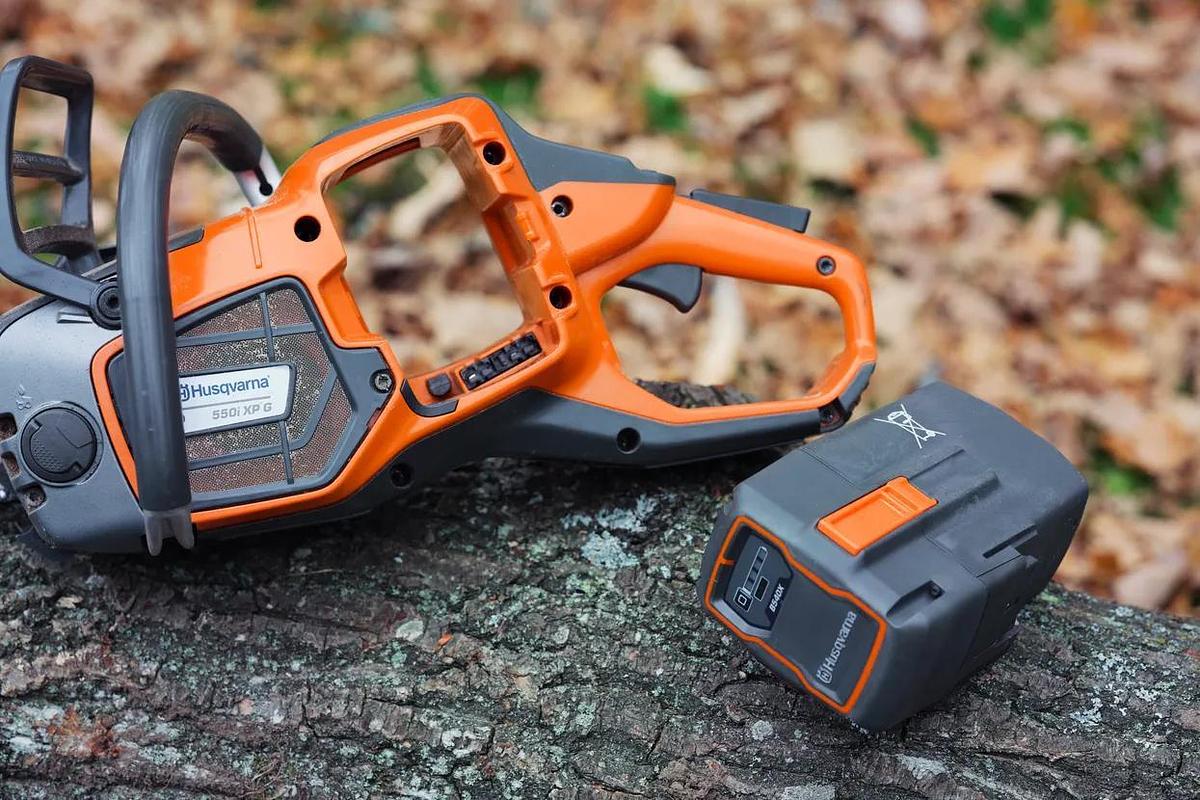 Husqvarna 550i XP® with battery and charger