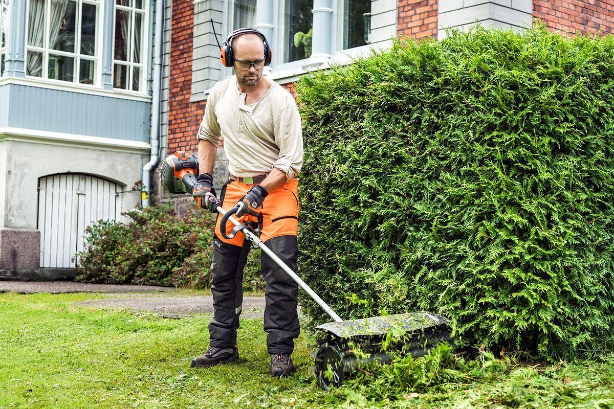 Husqvarna 330iKP Combi Switch + Pole Saw (battery and charger included)