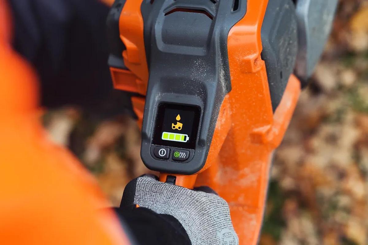 Husqvarna 550i XP® with battery and charger