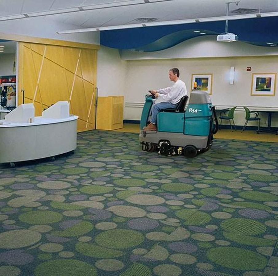 R14 Ride-On Carpet Extractor