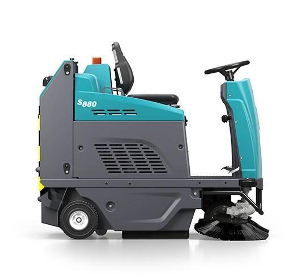 S880 Compact Battery Ride-On Sweeper