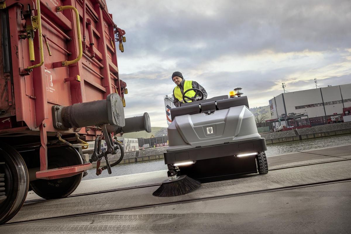 Vacuum sweeper KM 130/300 R I LPG
