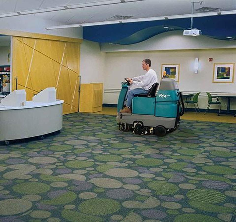 R14 Ride-On Carpet Extractor