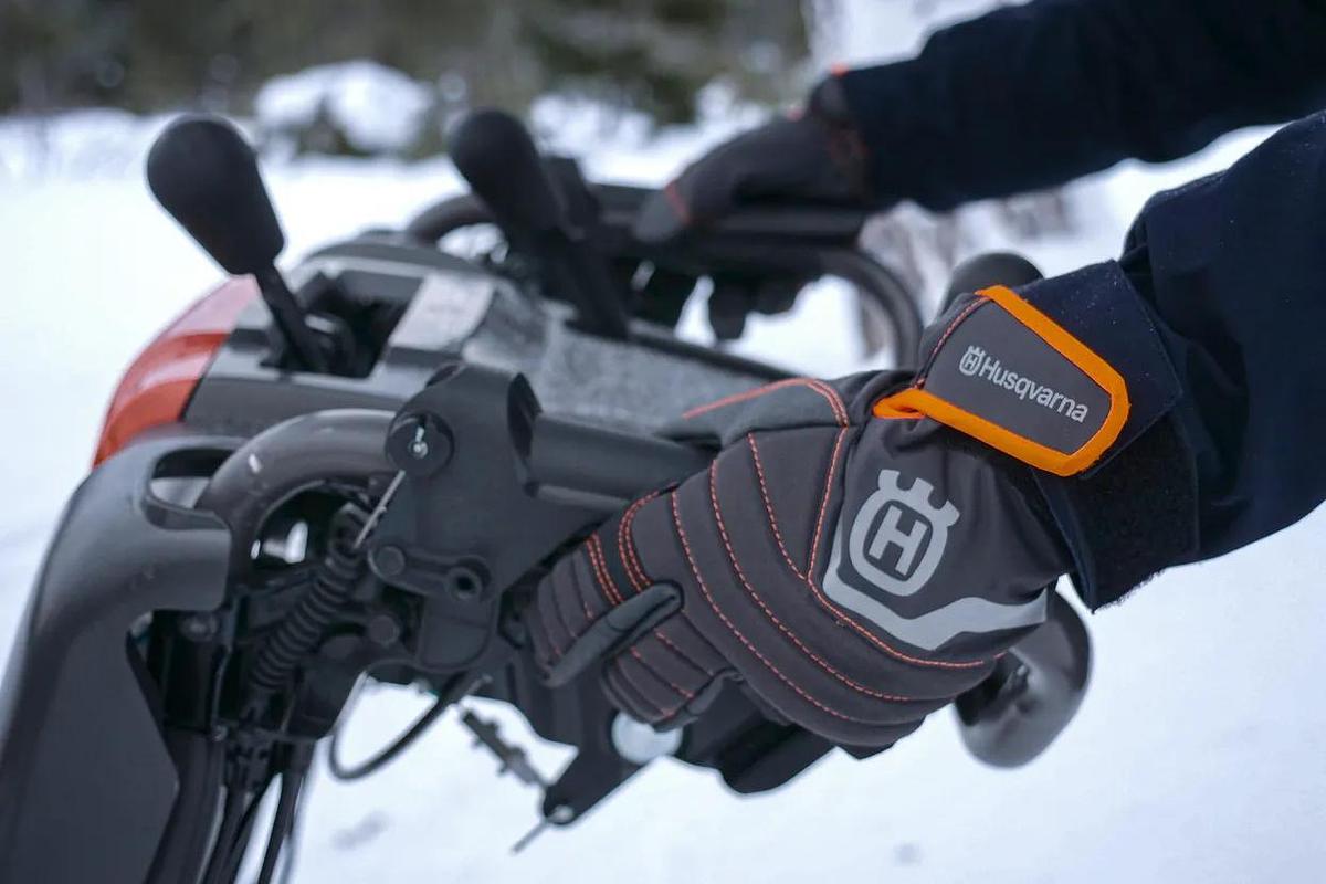 Husqvarna ST 430T Snow Blower