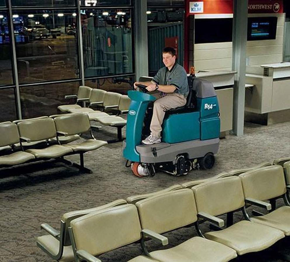 R14 Ride-On Carpet Extractor