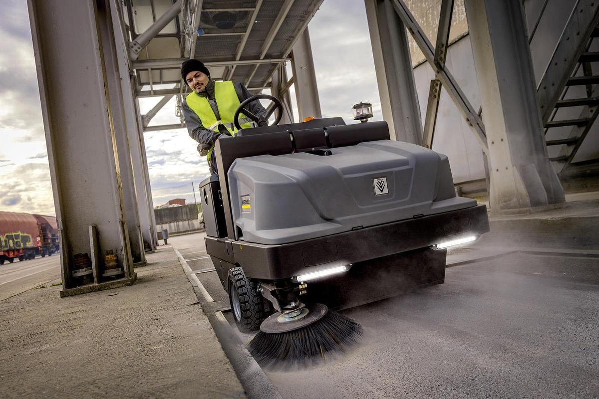 Vacuum sweeper KM 130/300 R I D