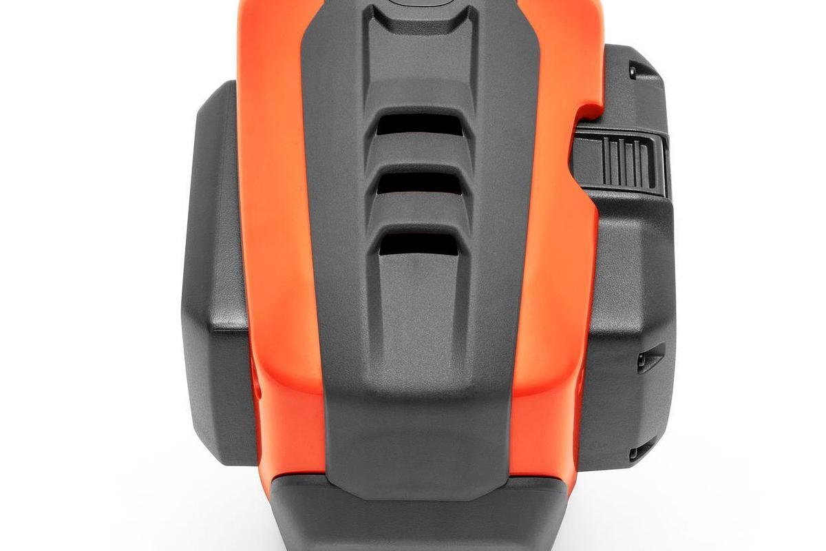 Husqvarna 570iBT (batteries and charger included)