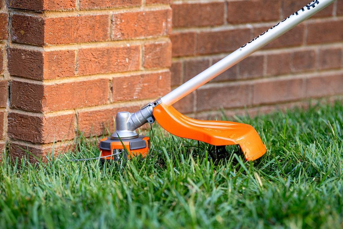 Husqvarna 330iKL Combi Switch + String Trimmer (battery and charger included)