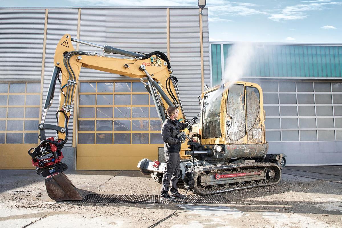 High-pressure cleaner HD 7/17 M Plus