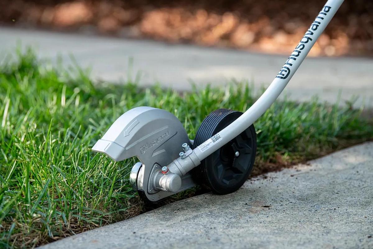 Husqvarna 330iKE Combi Switch + Edger (battery and charger included)