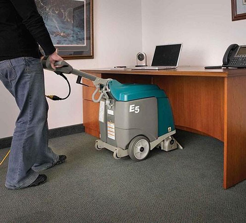 E5 Compact Low-Profile Carpet Extractor