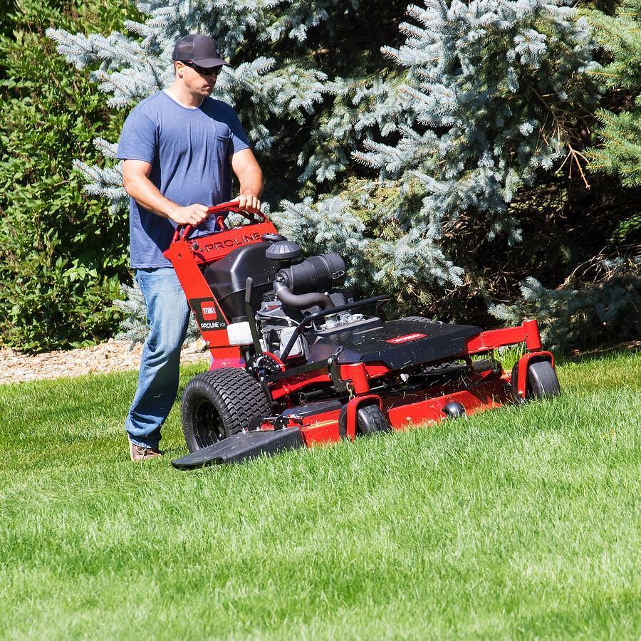 PROLINE™ Mid-Size Gas Walk Behind Mower