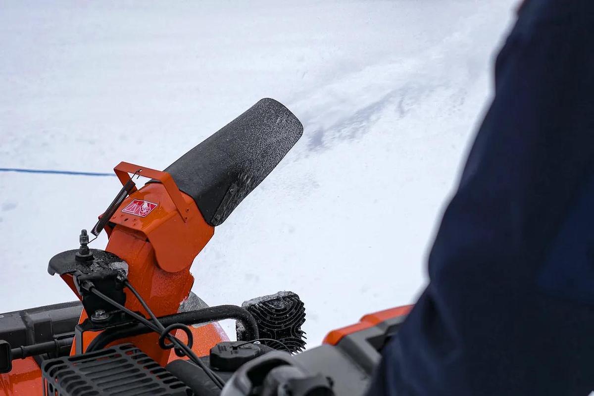 Husqvarna ST 324 Snow Blower