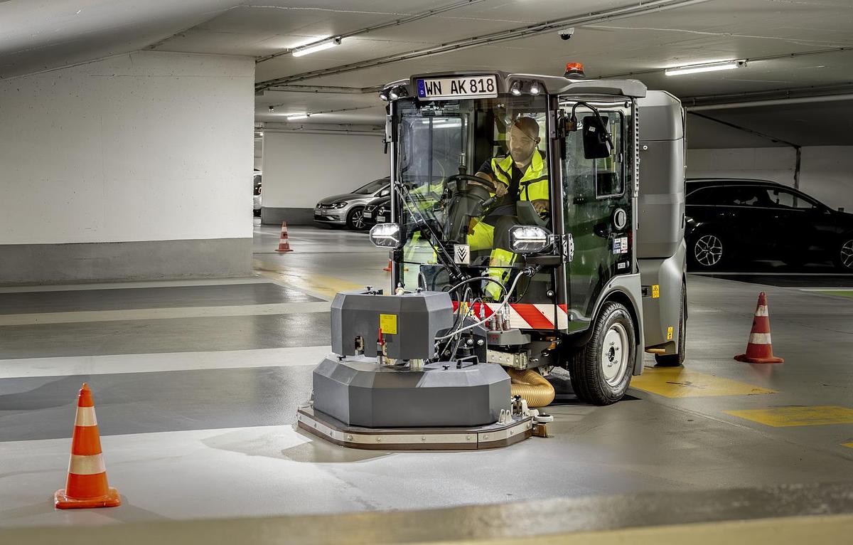 Vacuum sweeper MC 150