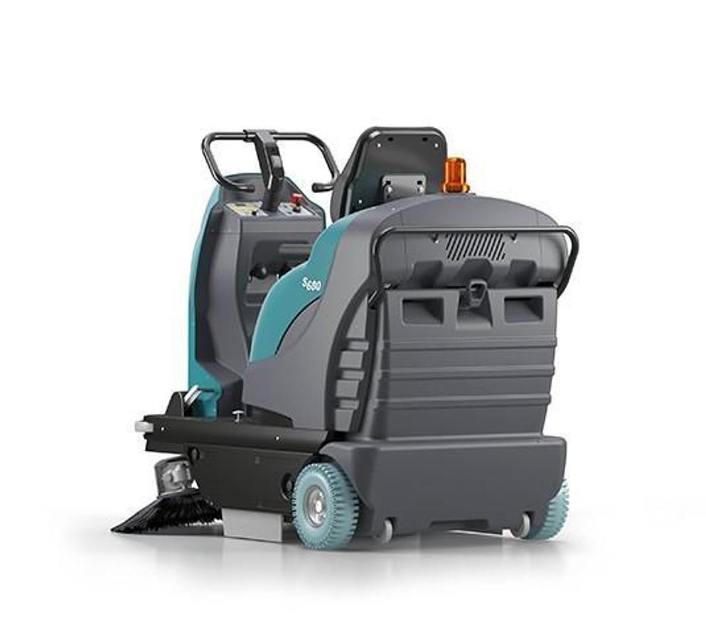 S680 Compact Battery Ride-On Sweeper