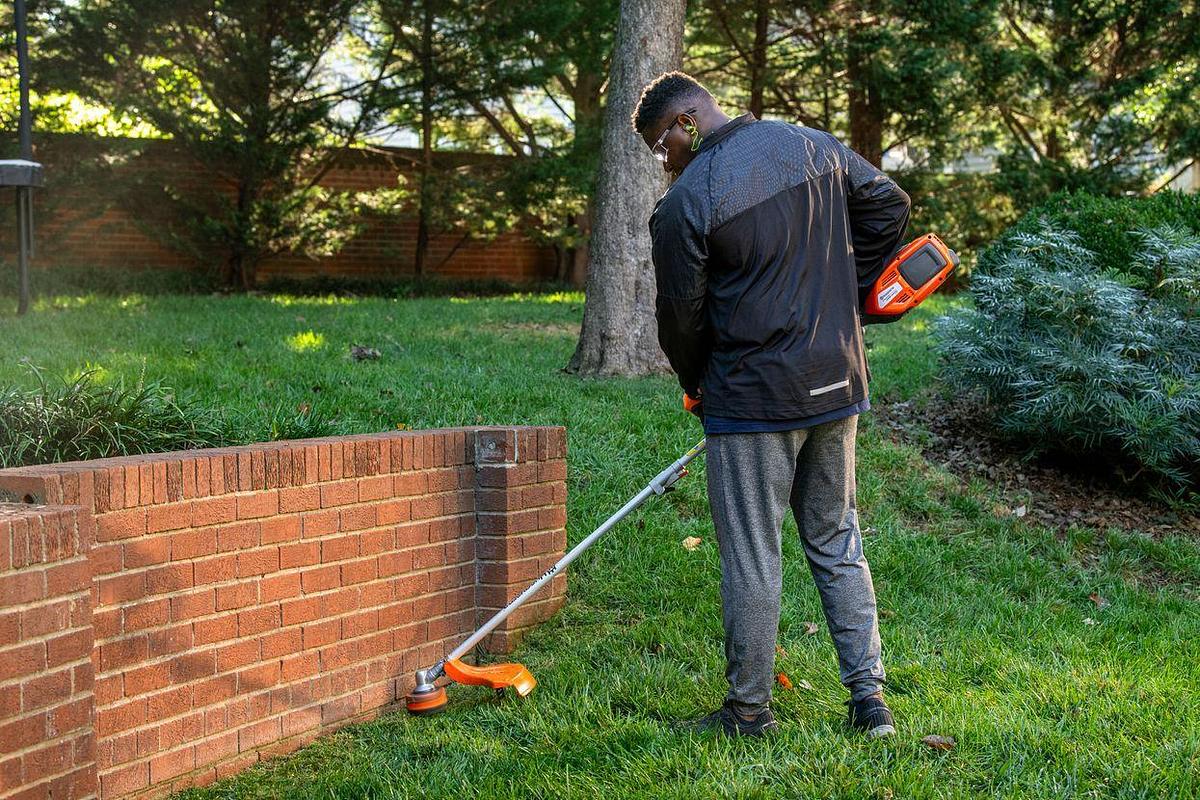 Husqvarna 330iKL Combi Switch + String Trimmer (battery and charger included)
