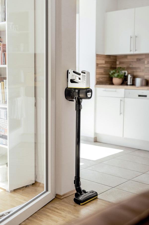 Battery-power vacuum cleaner VC 4 Cordless myHome Car