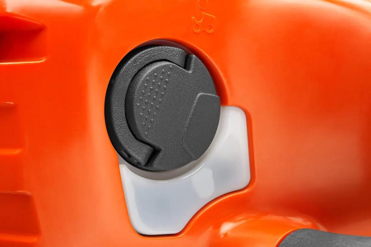 Husqvarna 440i PowerAxe with battery and charger