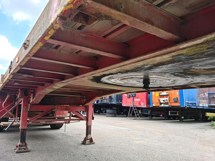 Used 1981 METALOVOUGA 3 AXLE STEEL SUSPENSION DRUM BRAKES  385 65R22.5