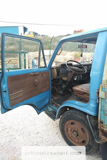Used 1981 TOYOTA Dyna BU30 300 6 tyres truck.