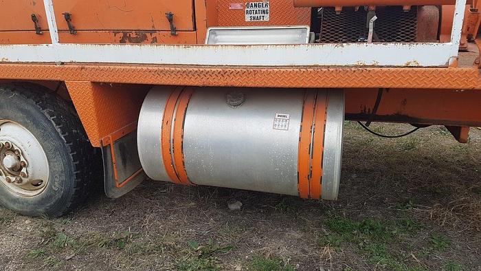 Used 2002 WELCAN 4 Axle Carrier Style Oilfield Pump / Kill Truck