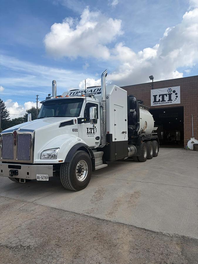 Used 2023 Kenworth t800 t880