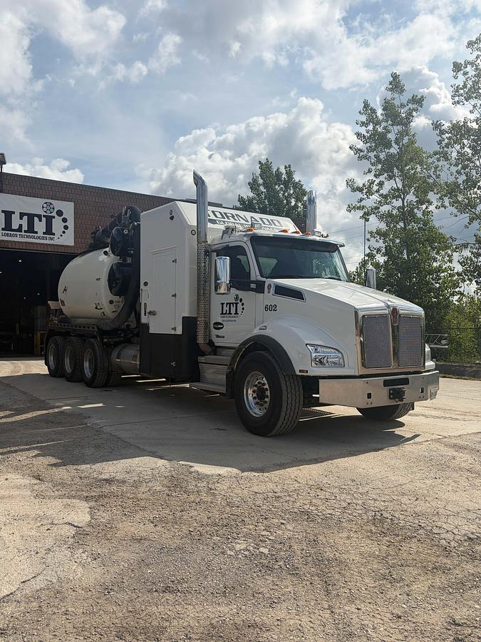 Used 2023 Kenworth t800 t880