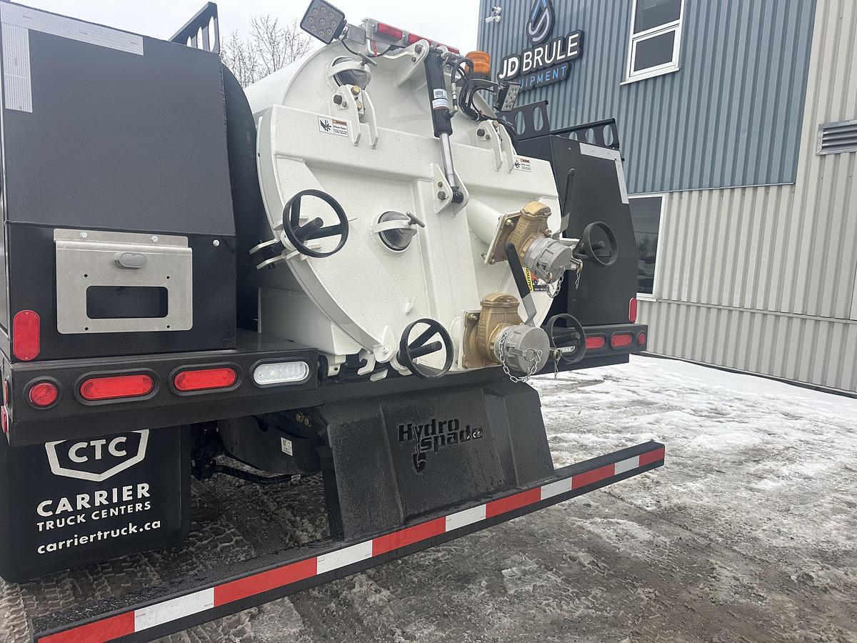 Low profile jetter/ vac unit 