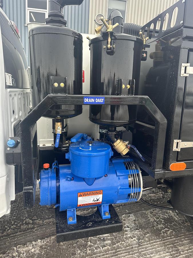 Low profile jetter/ vac unit 