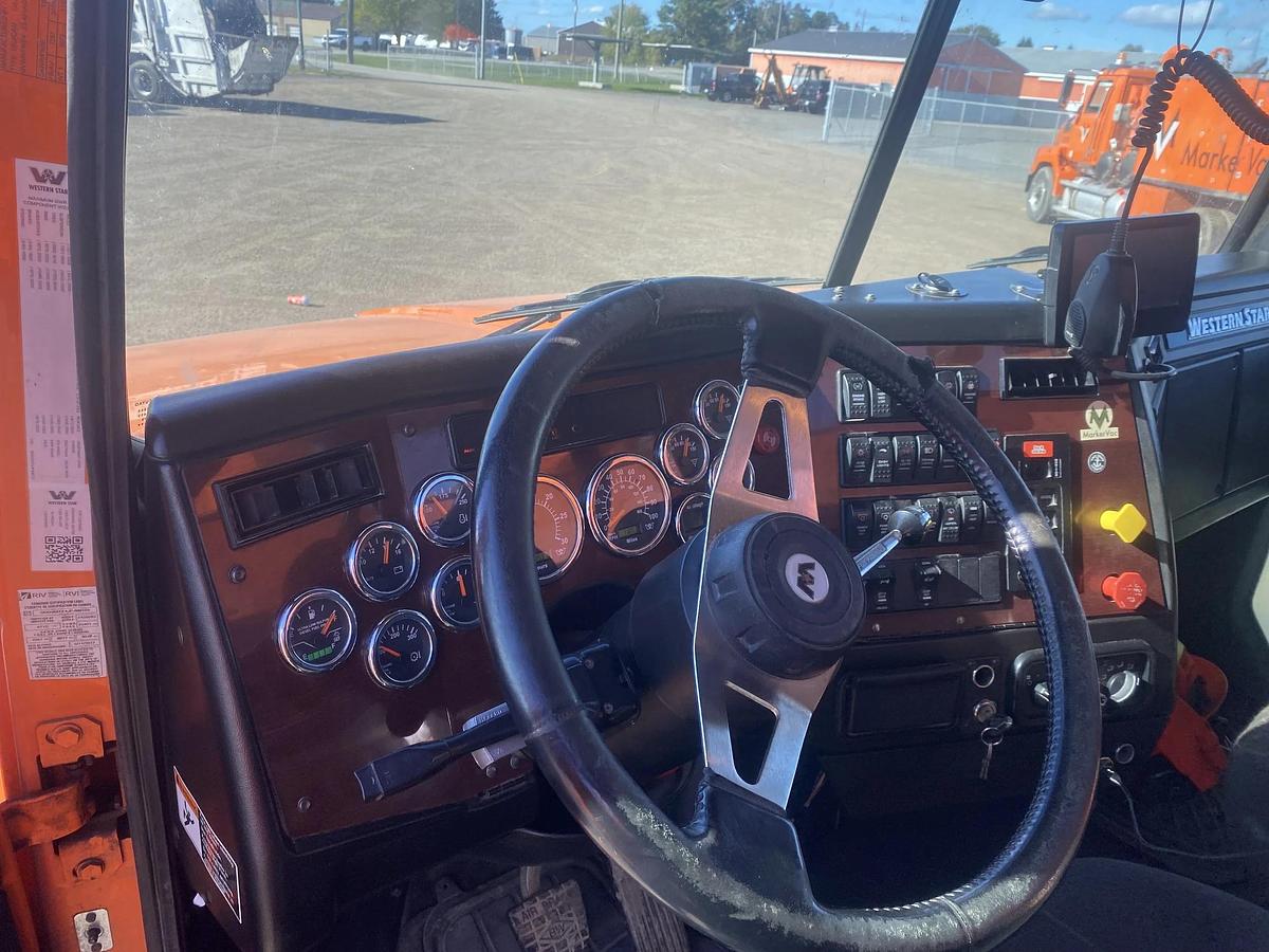 Used 2017 western star rival T7