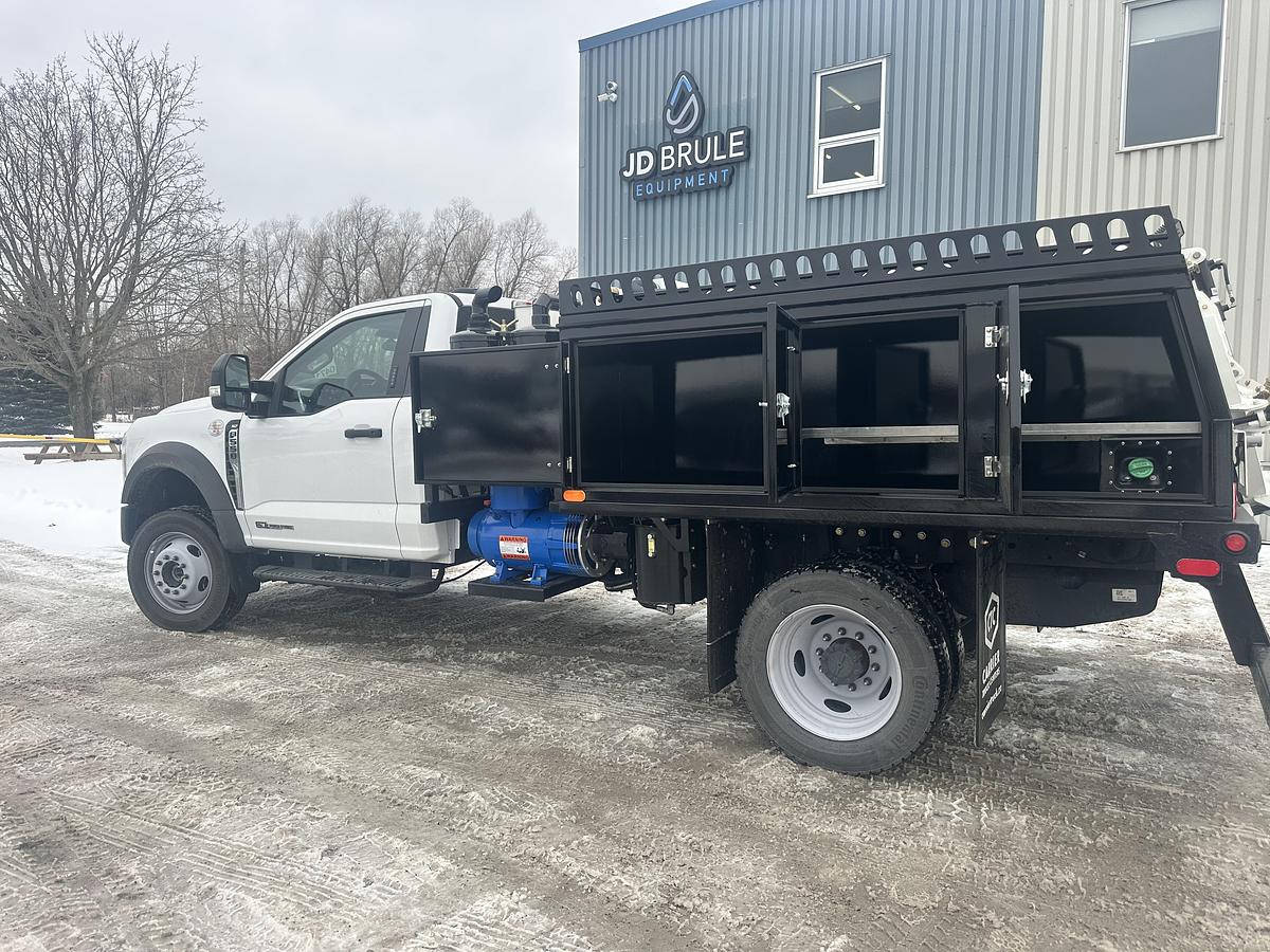 Low profile jetter/ vac unit 