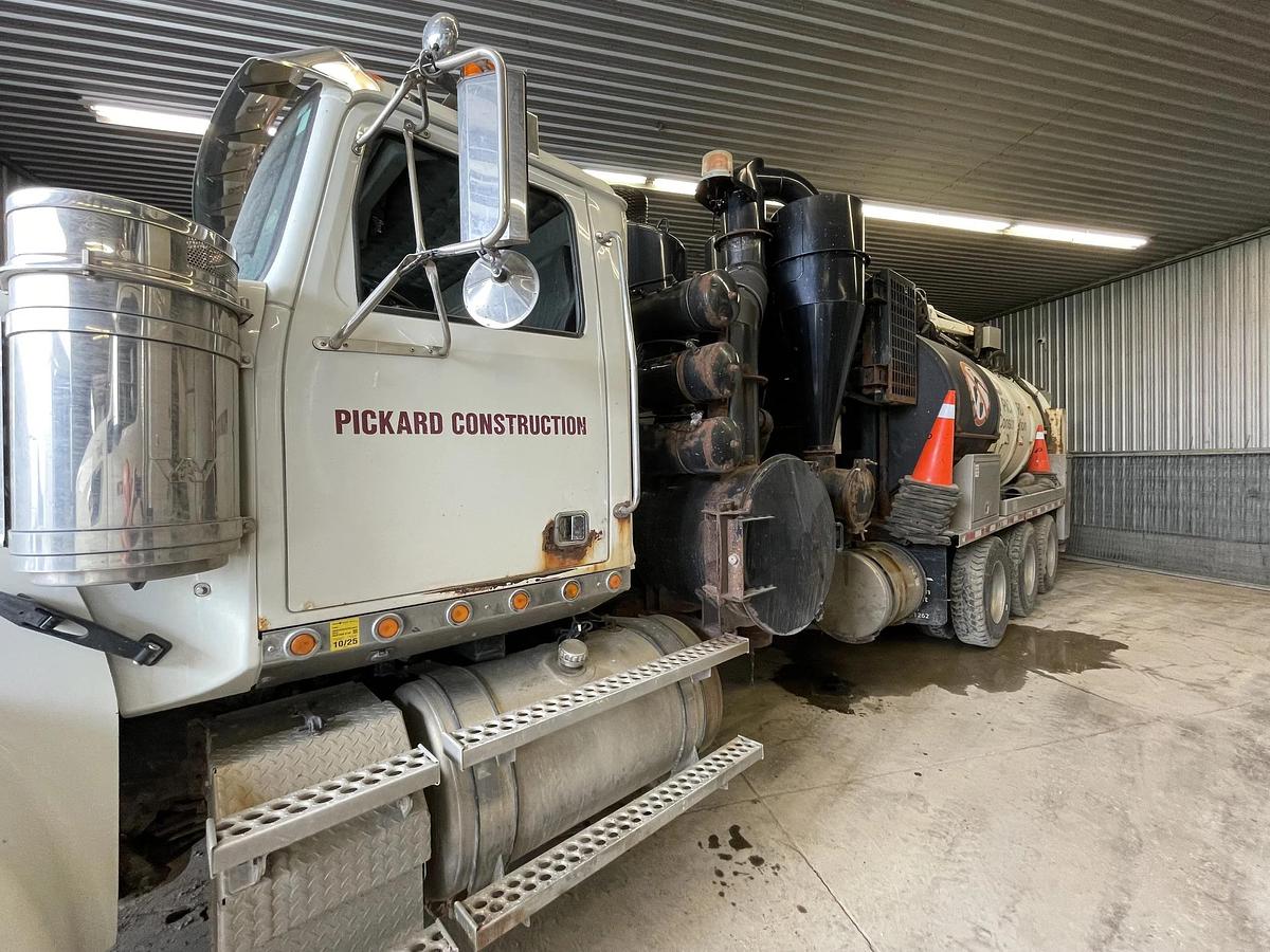 Used 2014 western star 4900 hxx hydrovacs