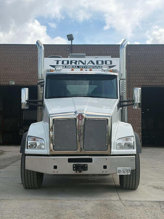 Used 2023 Kenworth t800 t880