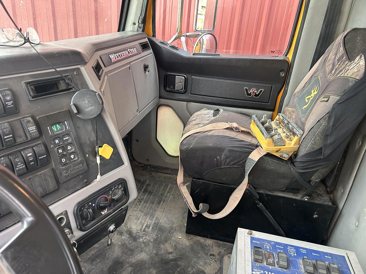Used 2015 Western star 2100 plus