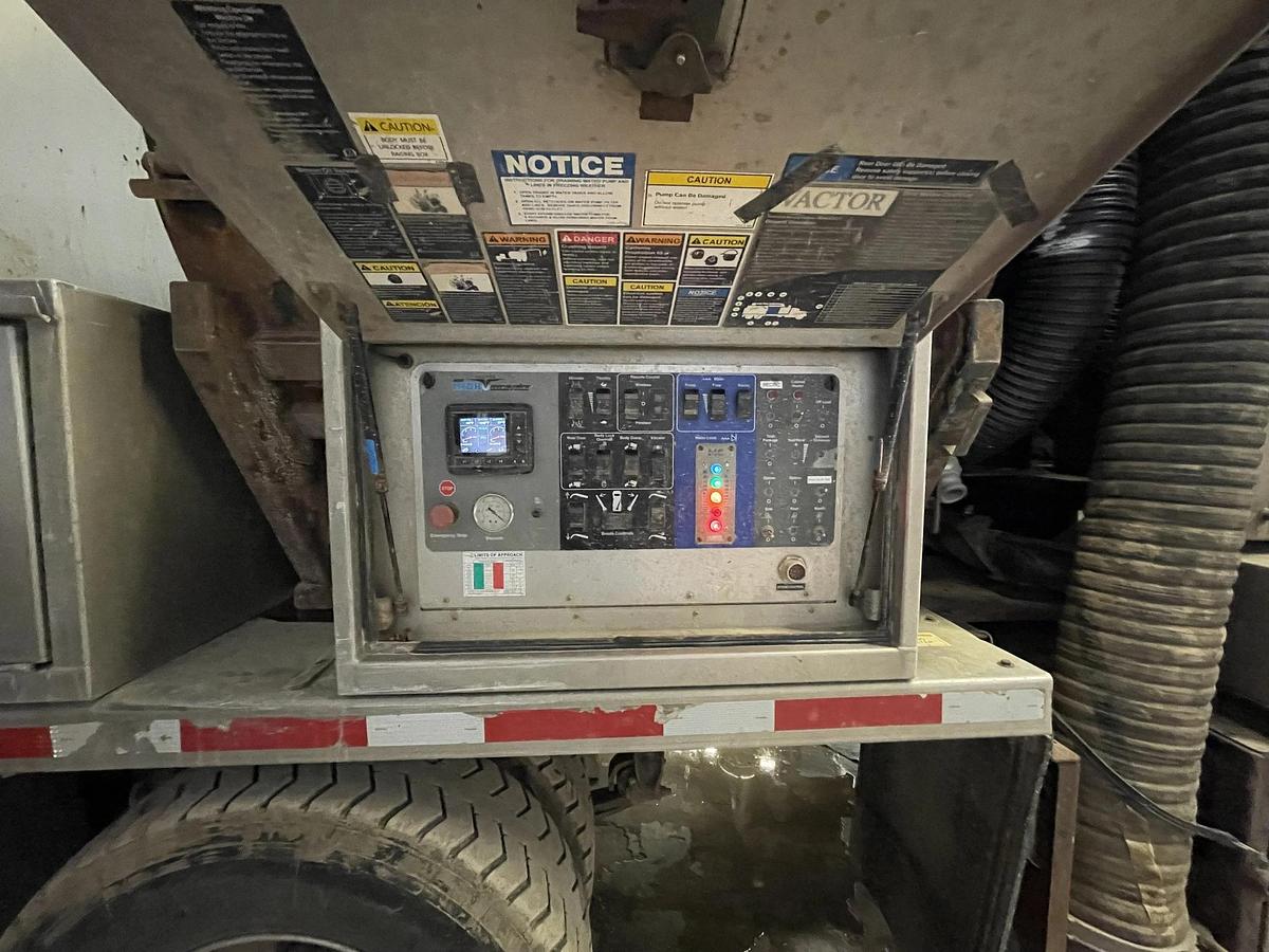 Used 2014 western star 4900 hxx hydrovacs