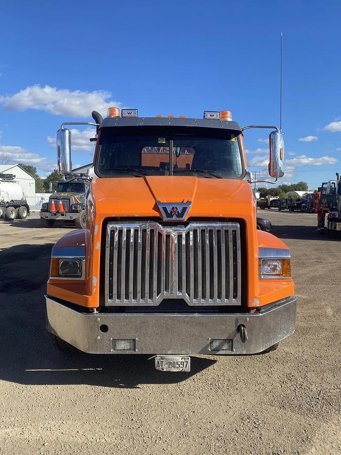 Used 2017 western star rival T7