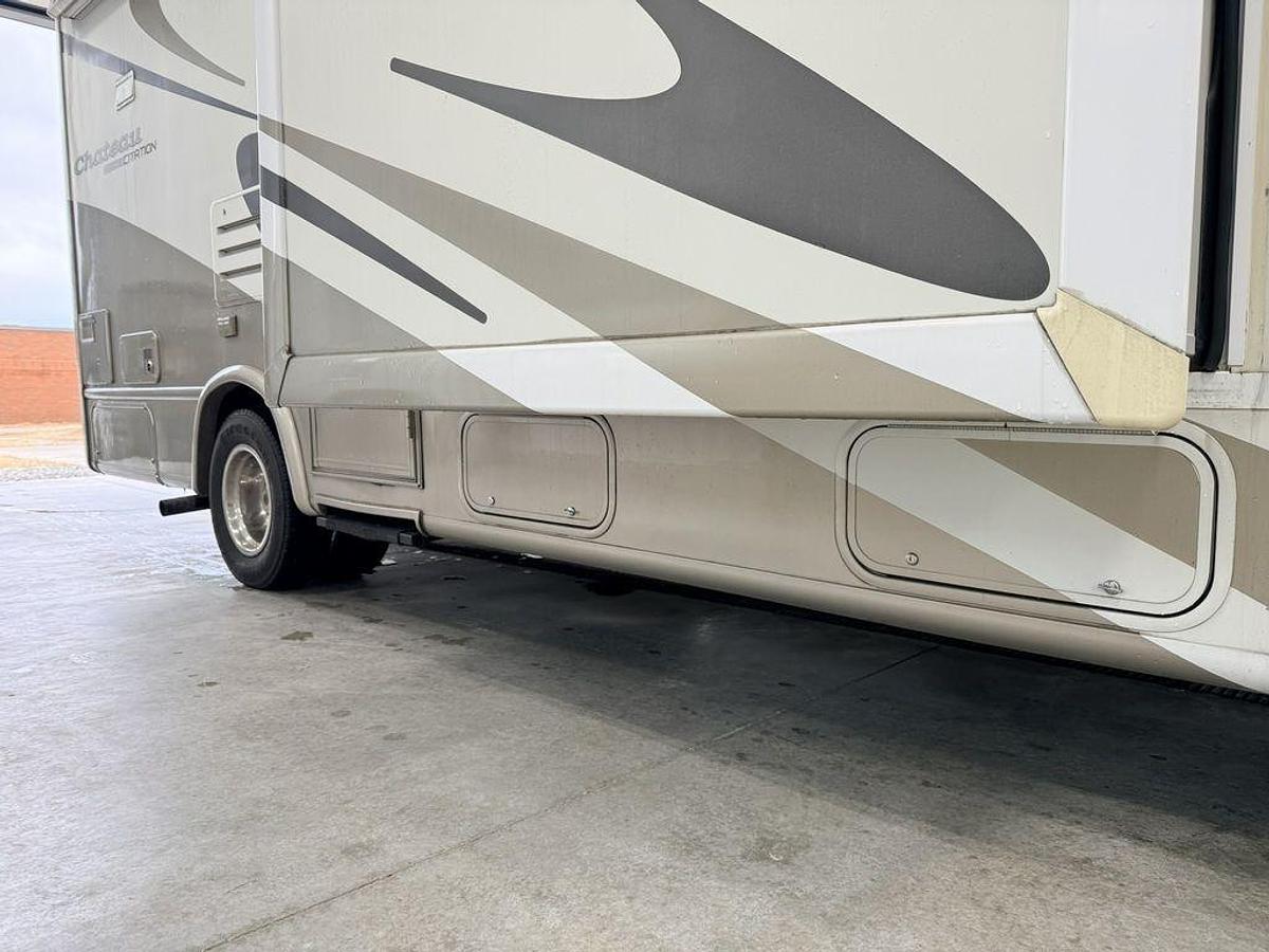Used 2005 Ford Chateau