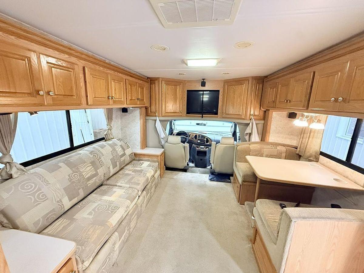 Used 2005 Ford Chateau