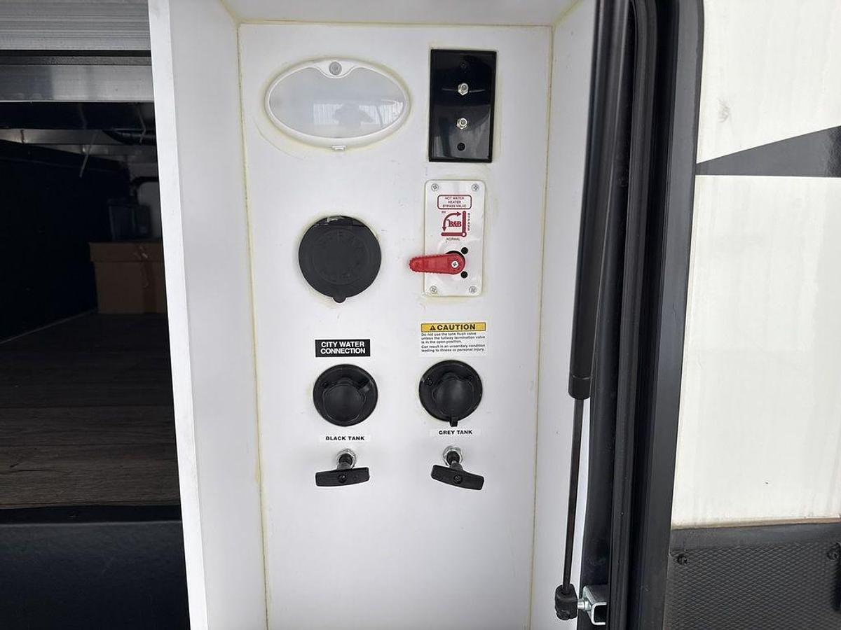 Used 2022 Dutchmen Astoria 1500 2503REF