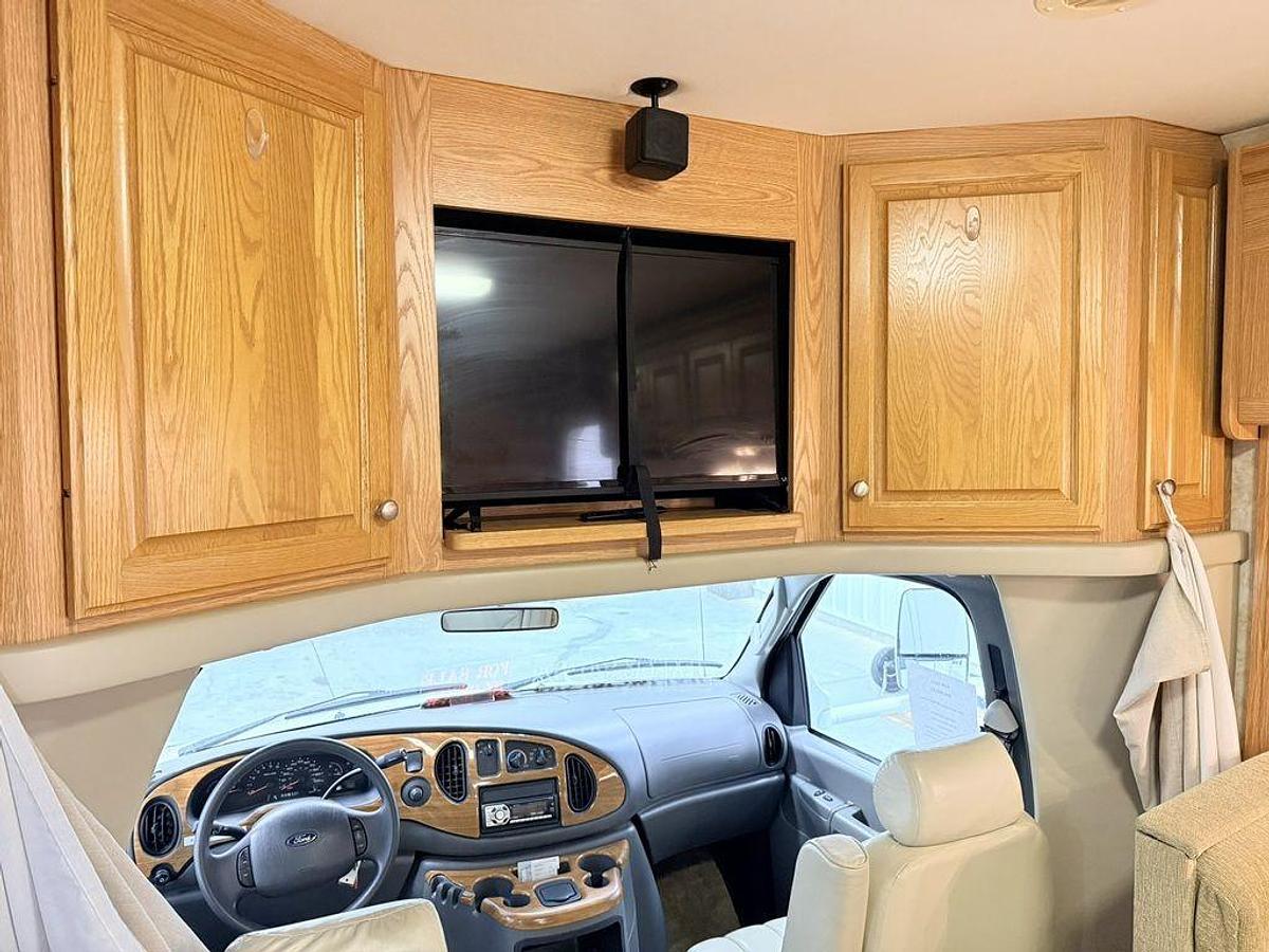 Used 2005 Ford Chateau
