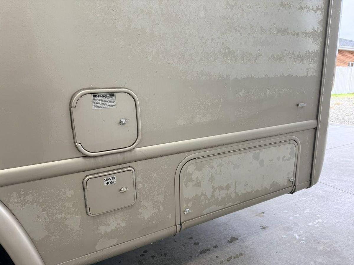 Used 2005 Ford Chateau