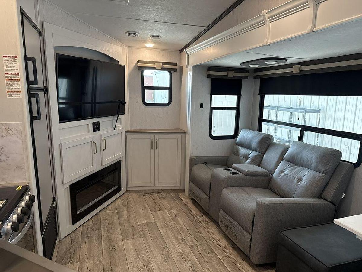 Used 2022 Dutchmen Astoria 1500 2503REF