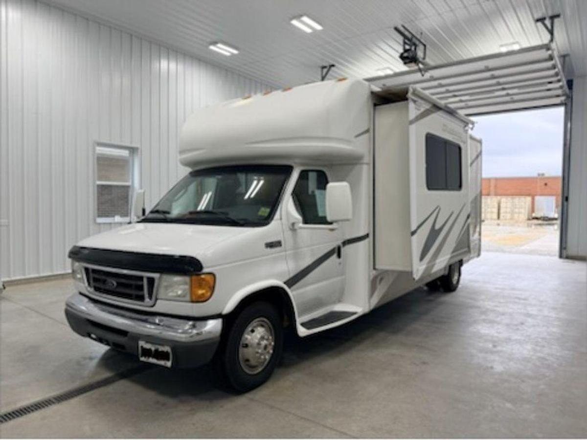 Used 2005 Ford Chateau