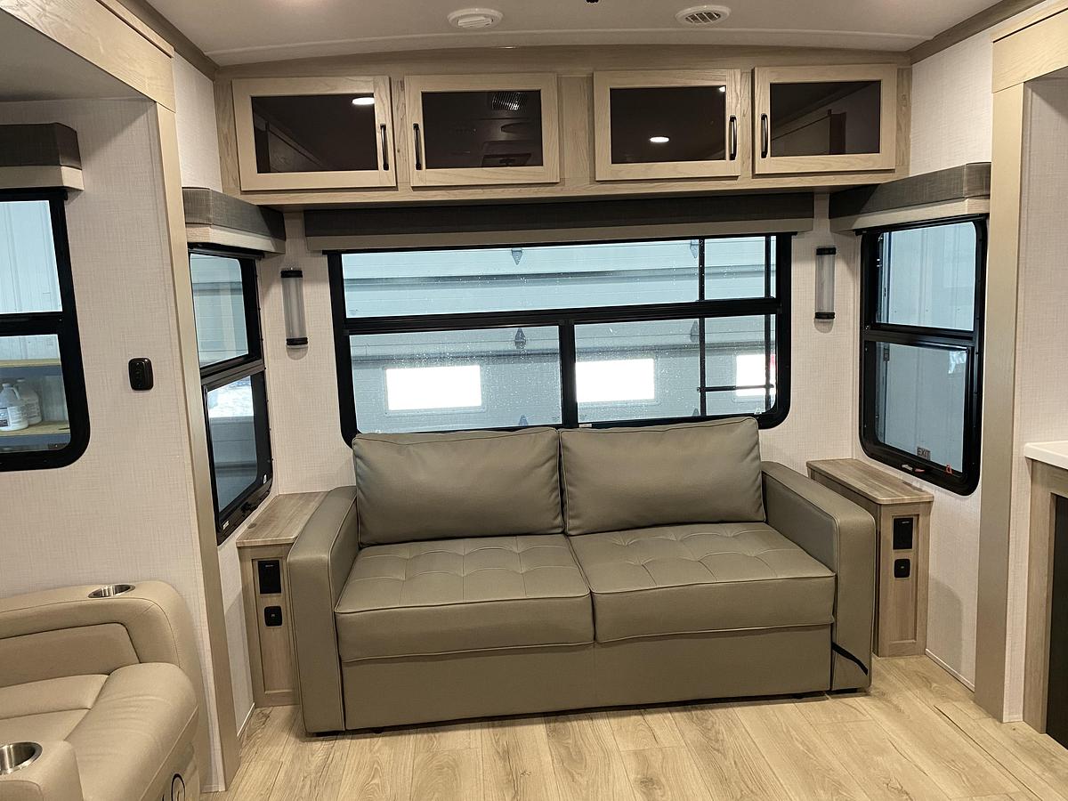 Used 2025 Forest River Rockwood Signature 8337RL