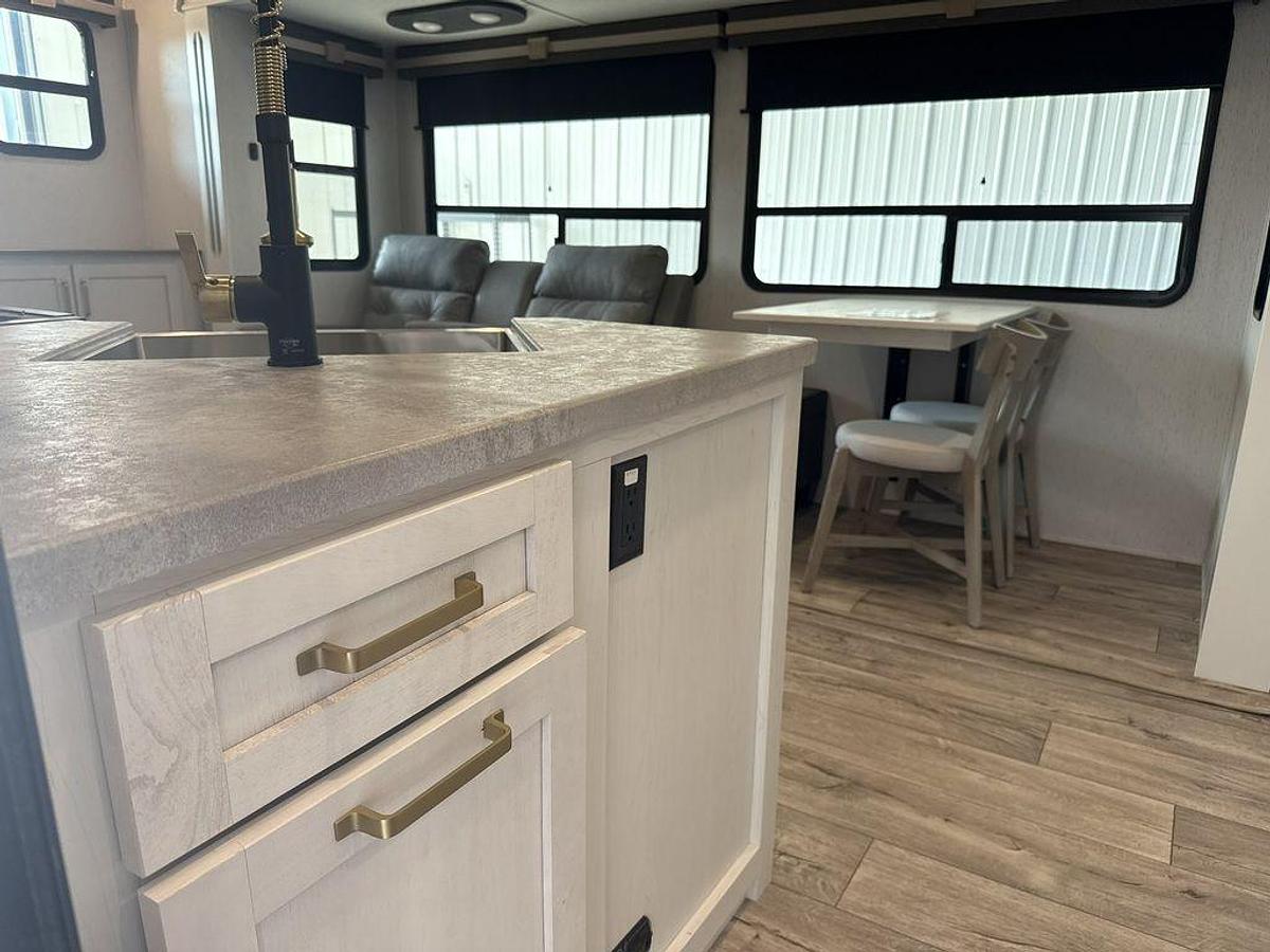 Used 2022 Dutchmen Astoria 1500 2503REF